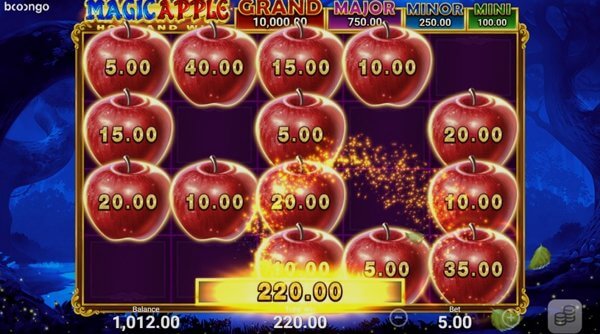 Play Magic Apple Hold And Win online